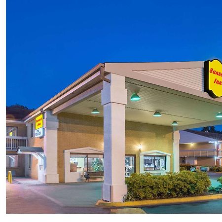 Sunset Inn Northlake 샬럿 외부 사진