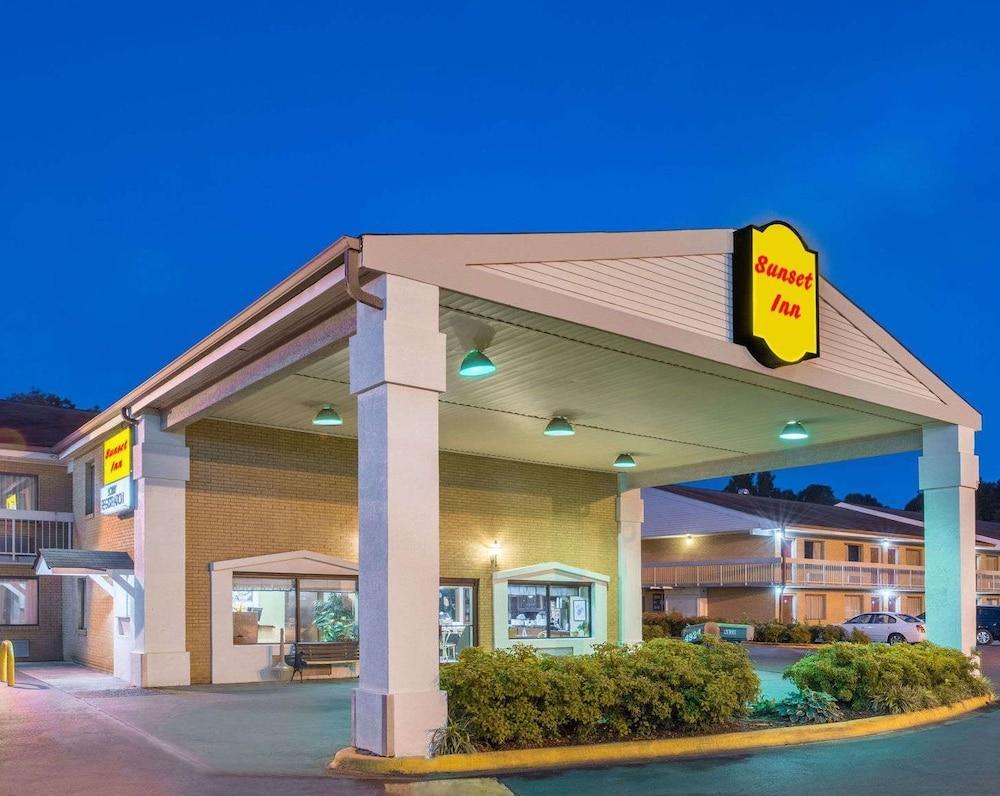 Sunset Inn Northlake 샬럿 외부 사진