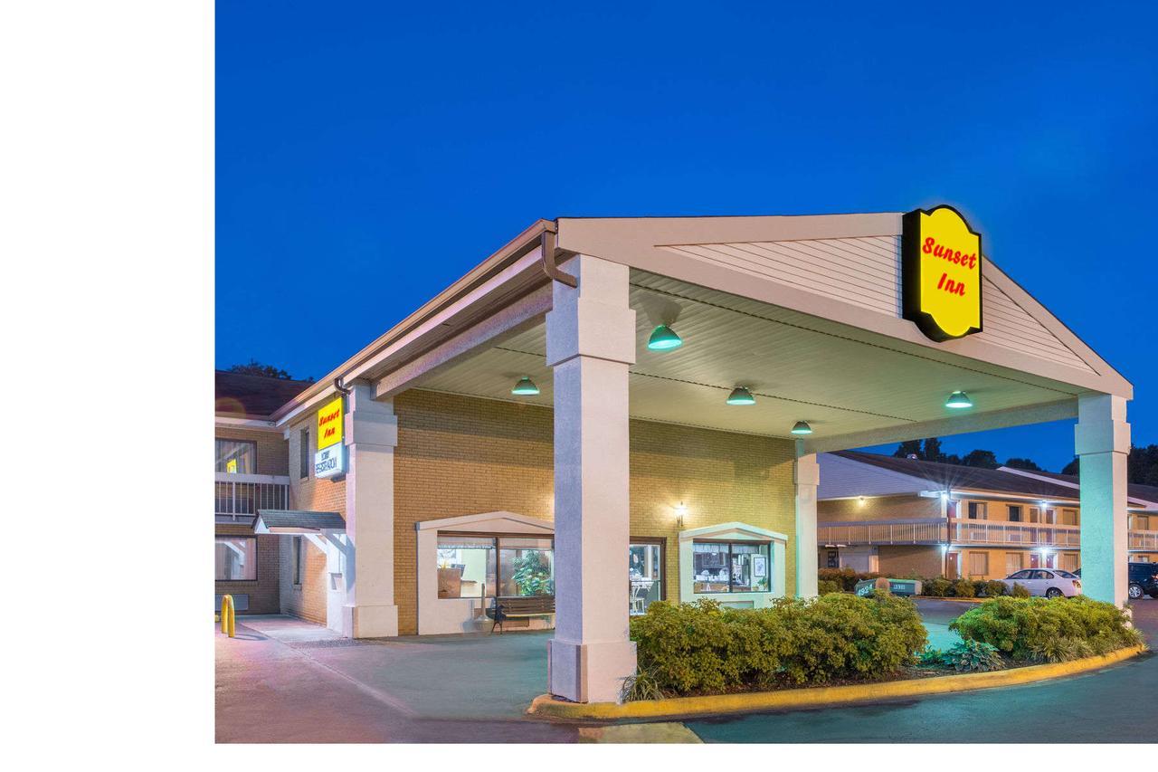 Sunset Inn Northlake 샬럿 외부 사진
