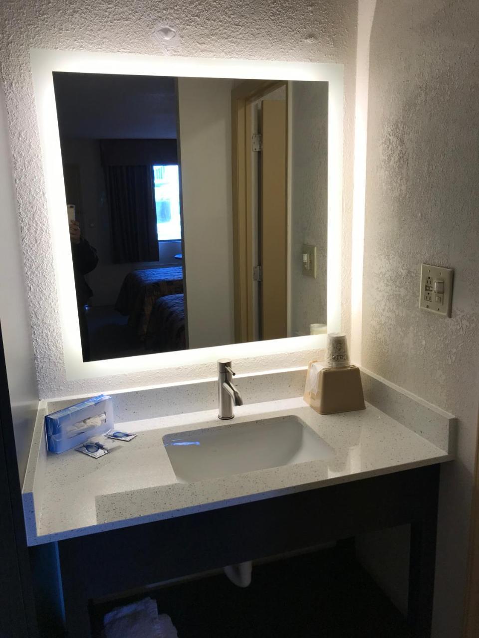 Sunset Inn Northlake 샬럿 외부 사진