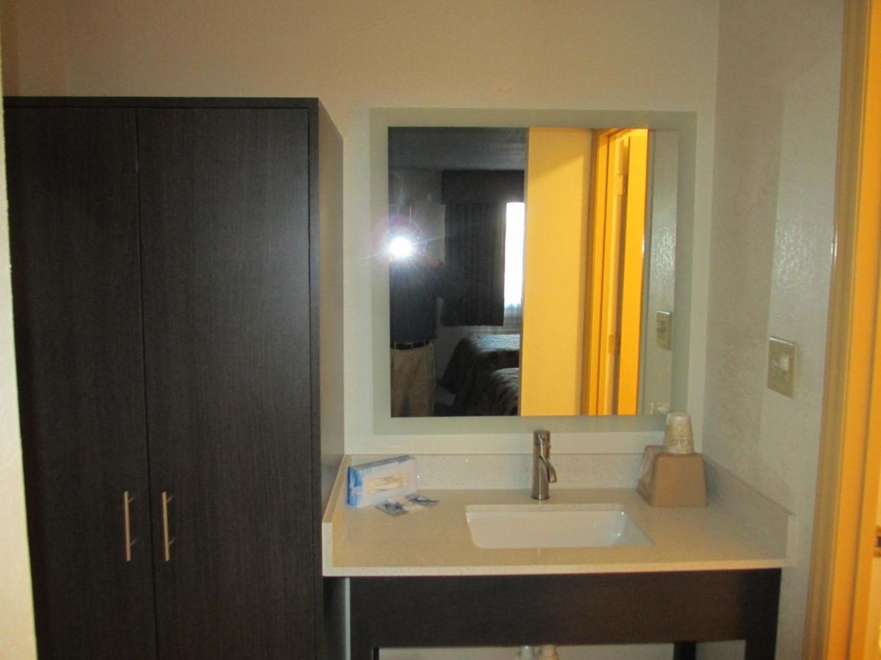 Sunset Inn Northlake 샬럿 외부 사진