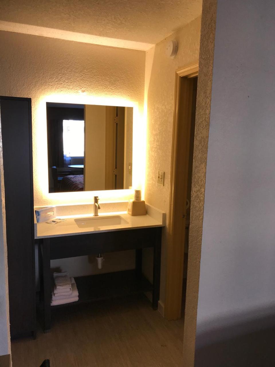 Sunset Inn Northlake 샬럿 외부 사진